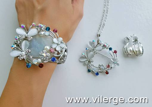 ПРИКАЗНА ЕСЕН ПОСРЕЩНИ С ТОП БИЖУТА ЗА ЖЕНИ