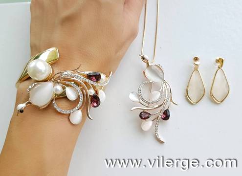 МОДНА ЛИНИЯ ЗА ЕСЕНТА С ТОП БИЖУТА ЗА ЖЕНИ