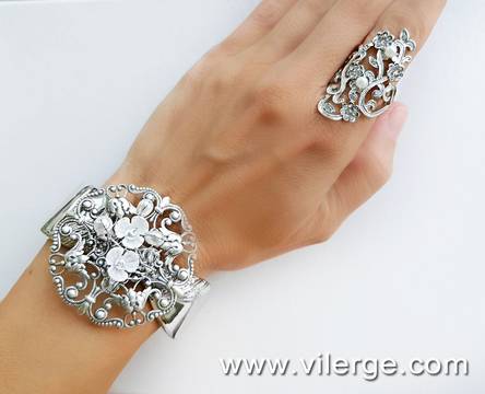 СРЕБЪРНА КОЛЕКЦИЯ ГРИВНИ И ПРЪСТЕНИ ЗА ЕСЕНТА