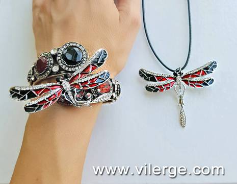 БИЖУТА ЗА ЕСЕНТА С ГРИВНИ И КОЛИЕТА ЗА ЖЕНИ