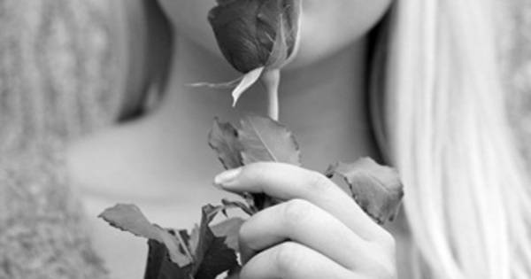 Почти всеки пази снимка на починал свой близък. Но знаете ли как да я съхранявате и на какво място да я държите? –