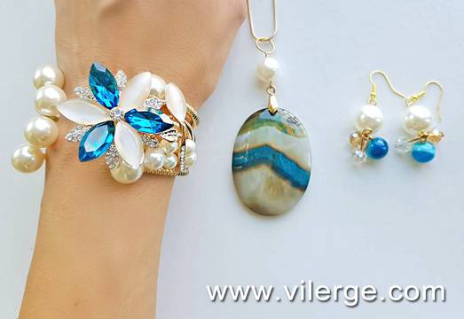 ЗЛАТНА СЕРИЯ БИЖУТА И ПЕРЛИ ЗА ЕСЕН