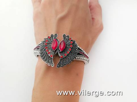 ДИЗАЙНЕРСКИ ГРИВНИ ЗА СЕЗОН ЕСЕН