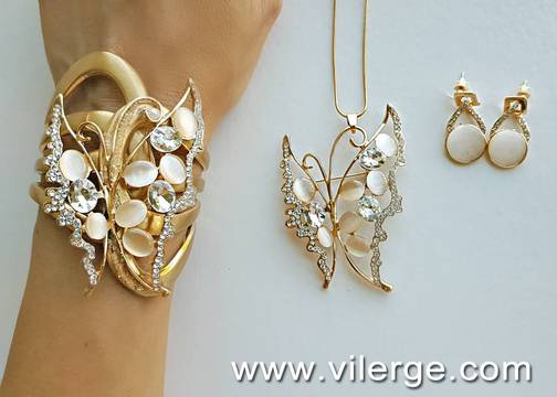 ЗЛАТО И ПЕРЛИ ЗА ЕСЕНТА С ТОП БИЖУТА