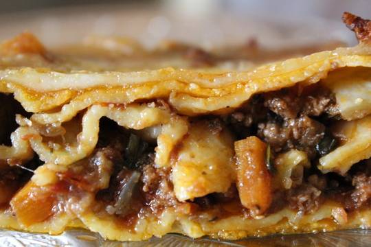 ЛАЗАНЯ БОЛОНЕЗЕ С ДОМАШНИ КОРИ И ТИКВИЧКИ