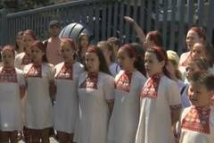 Протест на Детския хор на БНР в защита на стария им диригент