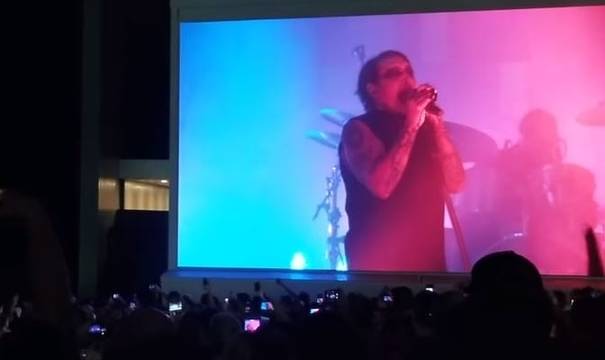 Мерилин Менсън припадна на сцената в Хюстън (ВИДЕО)