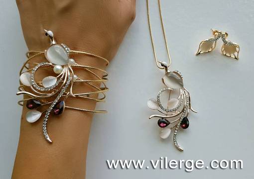 ПЕРЛЕНА КОЛЕКЦИЯ С БИЖУТА ЗА СЕЗОН ЕСЕН