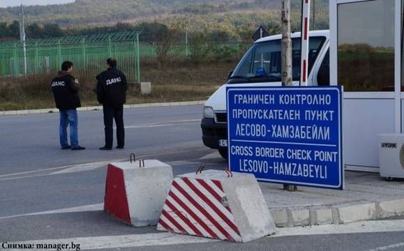 Митничари на „Лесово“ откриха контрабандни цигари в тайници на два камиона