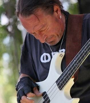 ПОЧИНА БАСИСТЪТ НА ФСБ ИВАЙЛО КРАЙЧОВСКИ MEDIAMIX МЕДИЯМИКС-НОВИНИТЕ НА ЕДНО МЯСТО