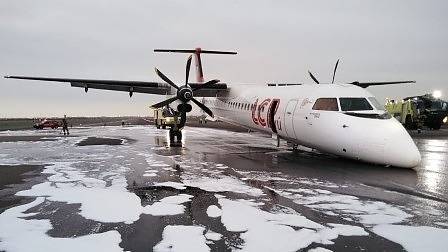 Пътнически самолет кацна без преден колесник в Перу