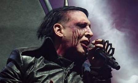 Мерилин Менсън припадна на сцената по време на концерт