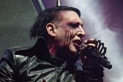 Мерилин Менсън припадна на сцената по време на концерт