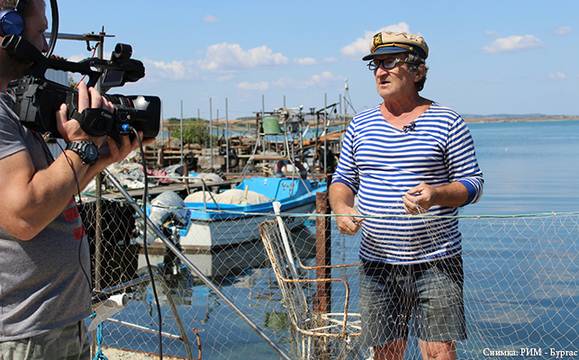 Бургаските рибари показват как се мерметосват мрежи в кратки видео уроци