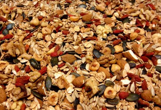 Кои са 7-те най-полезни ядки и семена и за какво помагат