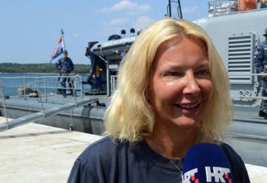 Жената, която падна зад борда на круизния кораб, разкри тайната на оцеляването си в морето