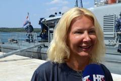 Жената, която падна зад борда на круизния кораб, разкри тайната на оцеляването си в морето