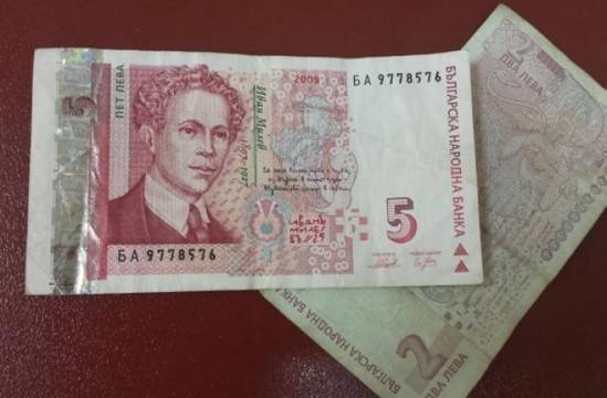 Получих заплата от 7 лева! Емигрирам и никога повече няма да се върна в България!