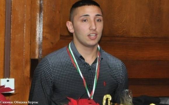 Атанасов започва срещу японски боксьор на Световното за младежи в Будапеща