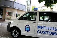 Митничари откриха 135 ампули контрабанден тестостерон под седалка на микробус