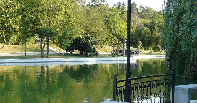 ЗАПЛЕНЯВАЩО КРАСИВО Е ДОБРИЧКОТО ЕЗЕРО ПРЕЗ ЛЯТОТО РАЗЛИЧНИТЕ НОВИНИ DIFFERENT NEWS