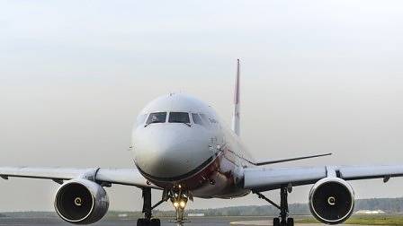 Самолет с над 200 души на борда кацна на руско летище с пламнал двигател