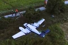 В тежко състояние е един от пострадалите при падането на малък самолет в Шумен