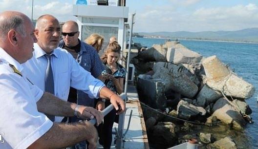 Борисов: Течът на мазут е спрян, в момента нищо не налага спешно спускане на водолази