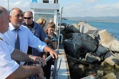 Борисов: Течът на мазут е спрян, в момента нищо не налага спешно спускане на водолази