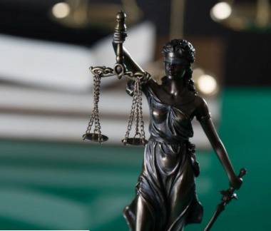 Водач на лек автомобил е изправен на подсъдимата скамейка за шофиране под въздействие на наркотици