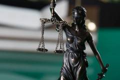 Водач на лек автомобил е изправен на подсъдимата скамейка за шофиране под въздействие на наркотици
