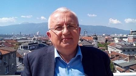 Доц. Румен Драганов: Ако има държава, не може да има хотели на пясъка