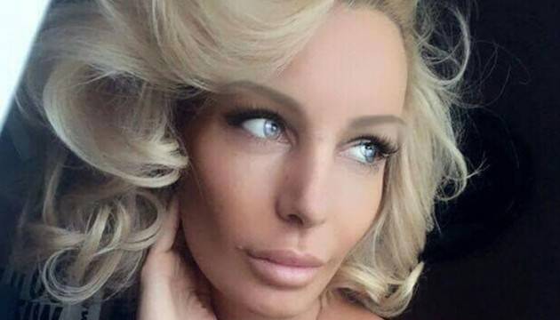 Плеймейтката Йоана Зисаки скандализира: Никога не бих се влюбила в мъж, който взема 600 лв. заплата!