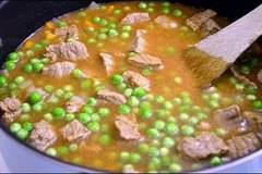 Телешко месо с грах