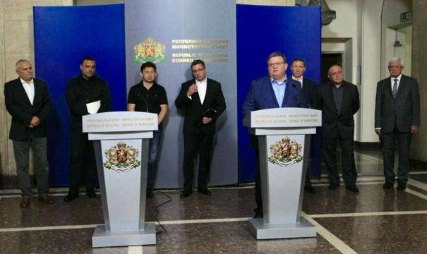 ПРОКУРАТУРАТА ЩЕ РАЗСЛЕДВА ТЕХНИЧЕСКОТО СЪСТОЯНИЕ НА АВТОБУСА И НА ПЪТНАТА НАСТИЛКА MEDIAMIX МЕДИЯМИКС-НОВИНИТЕ НА ЕДНО МЯСТО