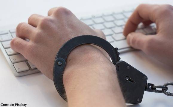 Спецполицаи задържаха трима мъже за онлайн сексуална експлоатация на деца