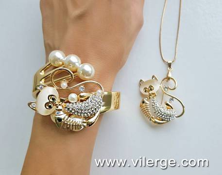 ЗЛАТО И ПЕРЛИ ЗА СЕЗОН ЕСЕН С ТОП БИЖУТА