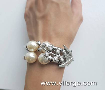 СРЕБЪРНИ ГРИВНИ С ПЕРЛИ ЗА СЕЗОН ЕСЕН