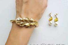 РОМАНТИКА С ПЕРЛИ В БИЖУТАТА СЕ ЕСЕНТА