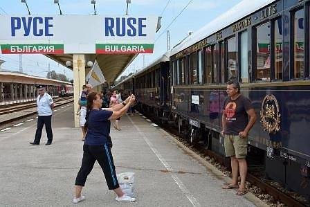 Русе посрещна легендарния влак „Ориент Експрес“ (СНИМКИ)