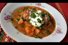 Вкусна яхния с кюфтета