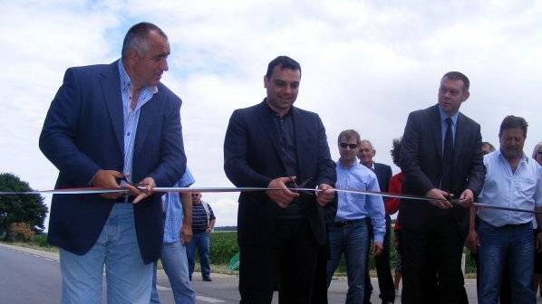 Всяка срязана лентичка е нечия жалейка, г-н Борисов. Не се радваме на построеното, защото го плащаме с живота си