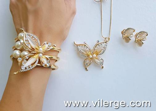 ЗЛАТО ПЕРЛИ И БИЖУТА ЗА СЕЗОН ЕСЕН 2018