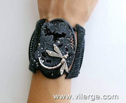 ЛУКСОЗНИ ГРИВНИ С ЕСТЕСТВЕН КАМЪК ЗА ЕСЕНТА