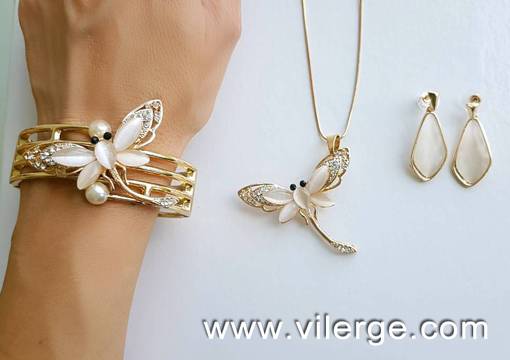 ЗЛАТО ГРИВНИ И КОЛИЕТА ЗА СЕЗОН ЕСЕН