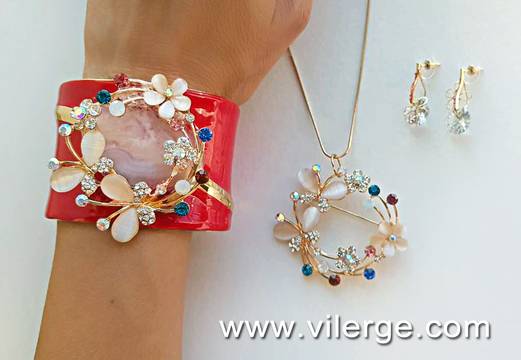 ПРИКАЗНА ЕСЕН С ТОП КОЛЕКЦИЯ БИЖУТА И ГРИВНИ