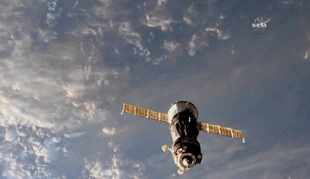 Повреда в кораба Союз МС-09: пробив в корпуса, космонавтите търсят начин да се справят с положението