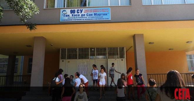 Училище, пълно и през лятото? Има такова!