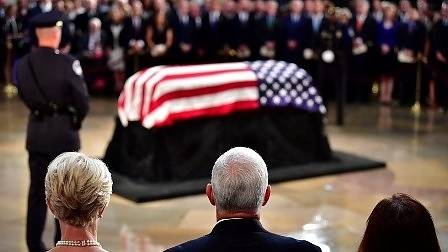 Последна почит на Джон Маккейн: Доналд Тръмп няма да присъства