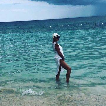 Лепа Брена остави всички без думи (Много снимки от лятната й ваканция)